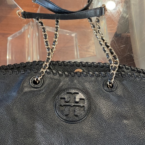 Tory Burch black leather with gold hardware shoulder bag - Picture 2 of 6